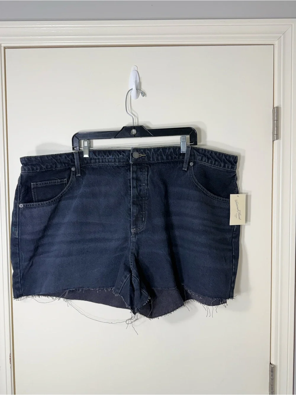 Universal Thread Dark Indigo Frayed‎ Hem Denim Shorts Plus Size 24W